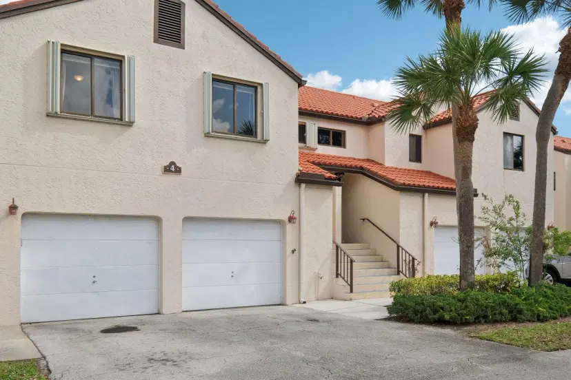 Picture of 4 Via De Casas 201, Boynton Beach FL 33426