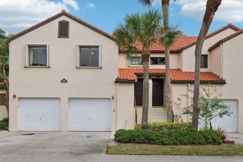 Picture of 4 Via De Casas 201, Boynton Beach FL 33426