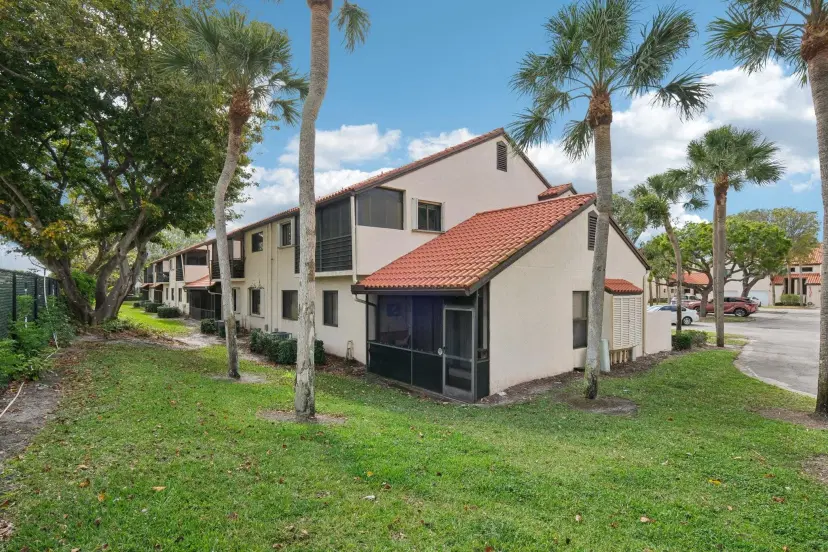 Picture of 4 Via De Casas 201, Boynton Beach FL 33426