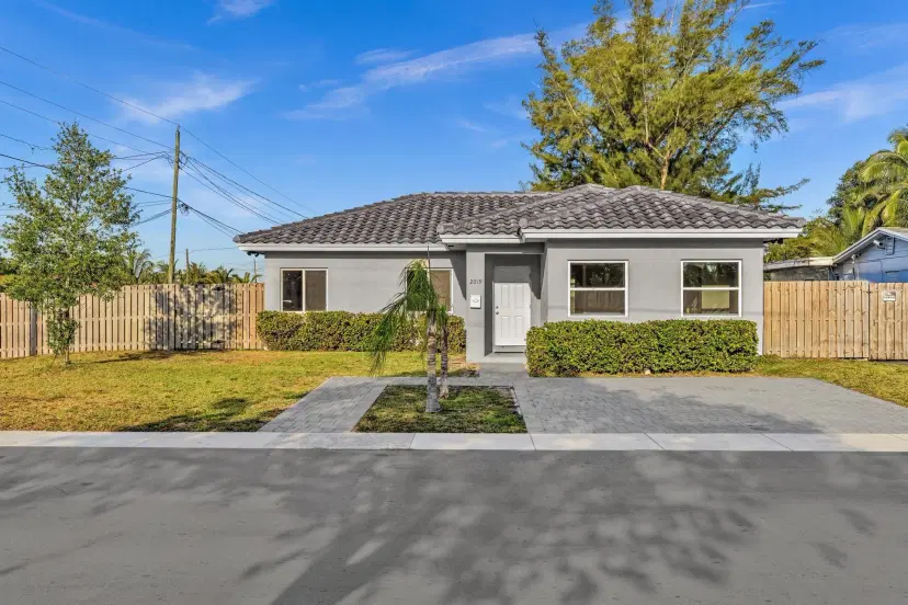 Picture of 2019 NW 64Th Ave, Sunrise FL 33313
