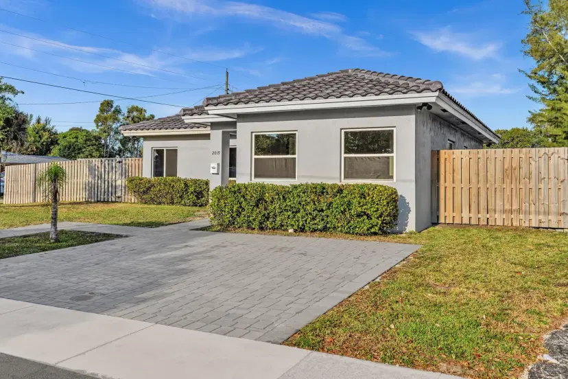 Picture of 2019 NW 64Th Ave, Sunrise FL 33313