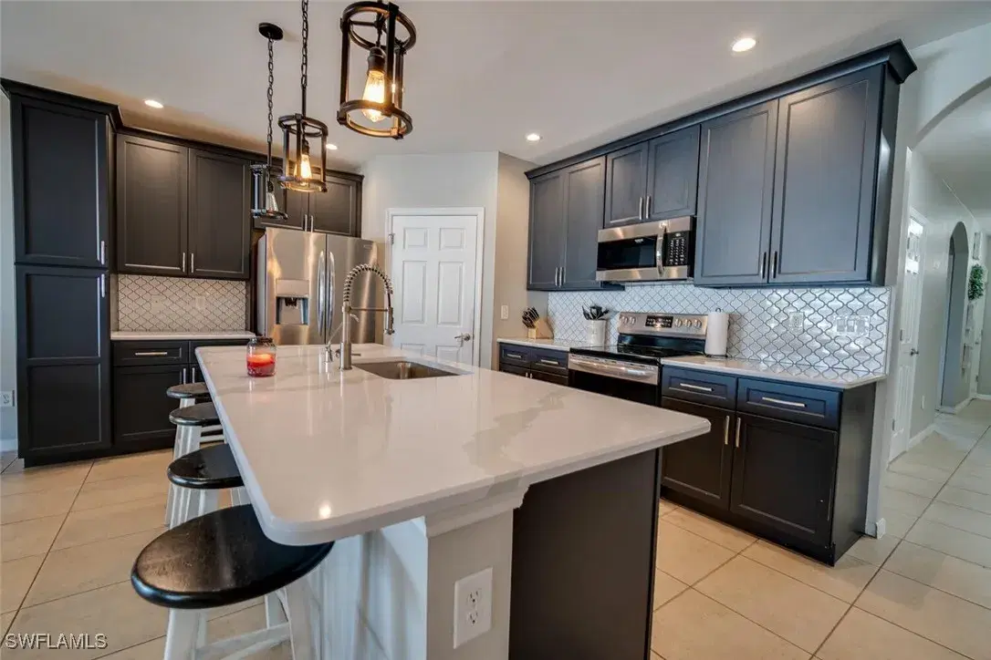 Picture of 607 NW 13Th St, Cape Coral, FL 33993