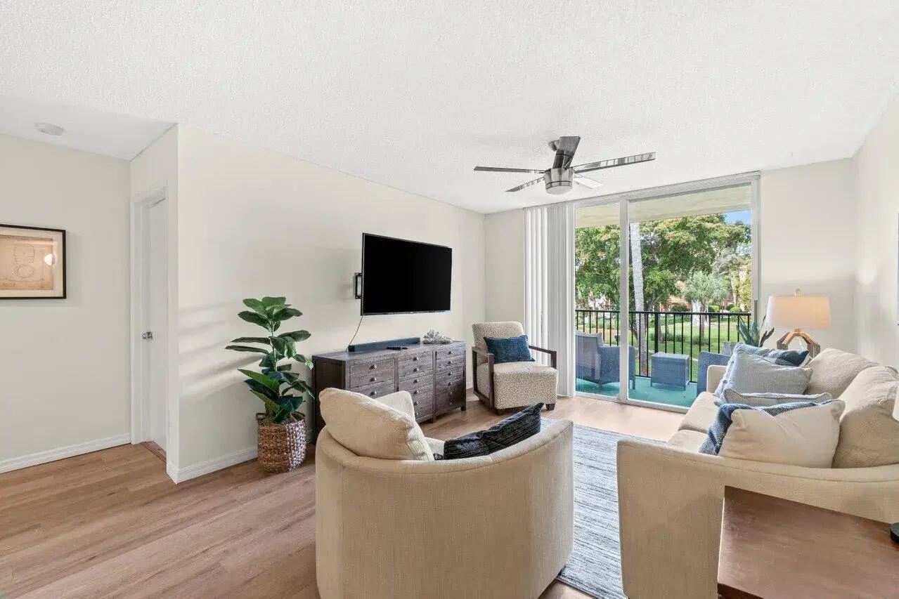 Picture of 127 Yacht Club Way 206, Hypoluxo, FL 33462