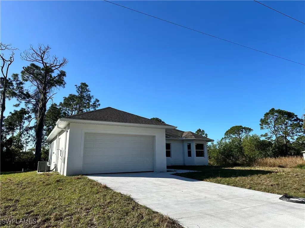 Picture of 718 Chattman St E, Lehigh Acres, FL 33974