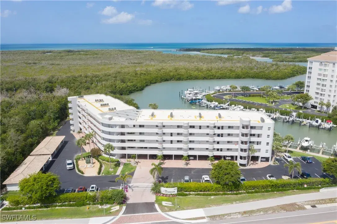 Picture of 12945 Vanderbilt Dr 409, Naples, FL 34110