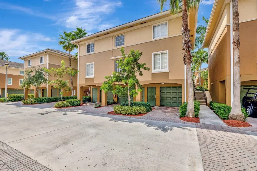 Picture of 2961 NE 185Th St 1610, Miami FL 33180