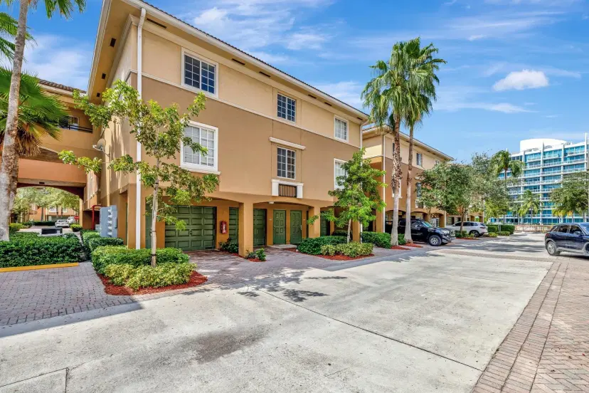 Picture of 2961 NE 185Th St 1610, Miami FL 33180