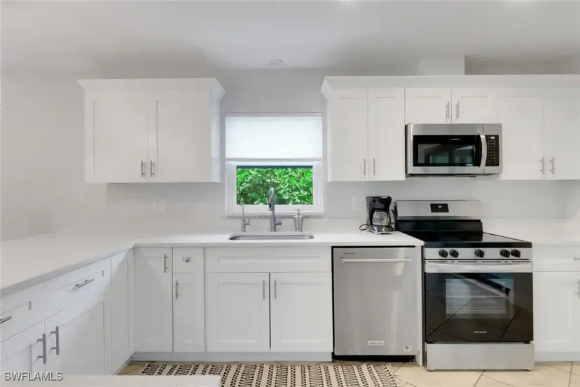 Picture of 590 104Th Ave N, Naples FL 34108