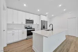 Picture of 824 NW 8Th Ter, Cape Coral, FL 33993