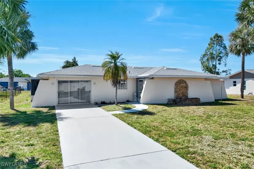 Picture of 1423 Alwynne Dr, Lehigh Acres FL 33936