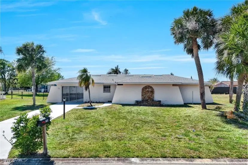 Picture of 1423 Alwynne Dr, Lehigh Acres FL 33936