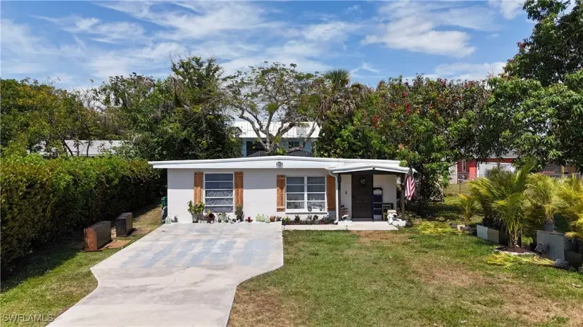Picture of 158 4Th St, Naples FL 34113