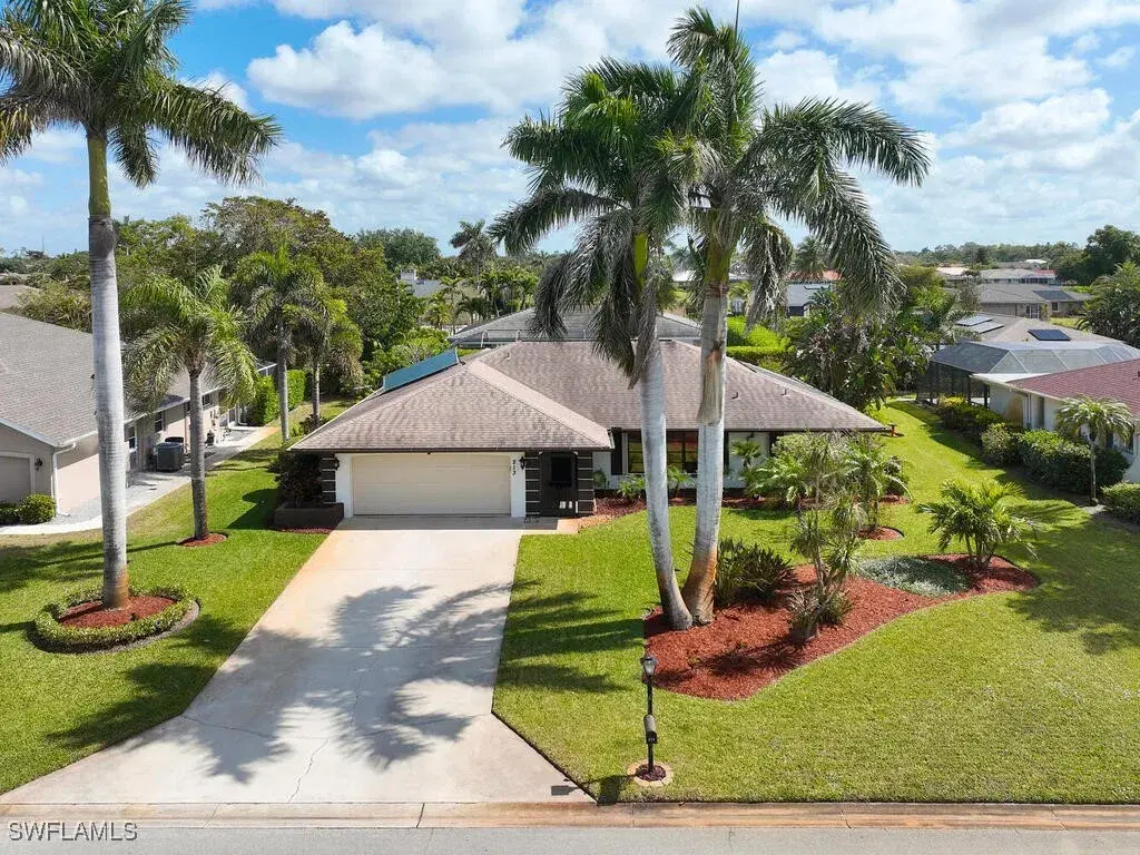Picture of 213 Bay Meadows Dr, Naples, FL 34113