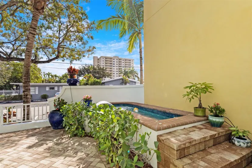 Picture of 909 N Victoria Park Rd, Fort Lauderdale FL 33304