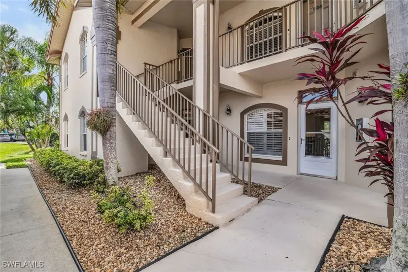 Picture of 230 Newport Dr 602, Naples FL 34114