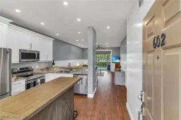 Picture of 230 Newport Dr 602, Naples, FL 34114
