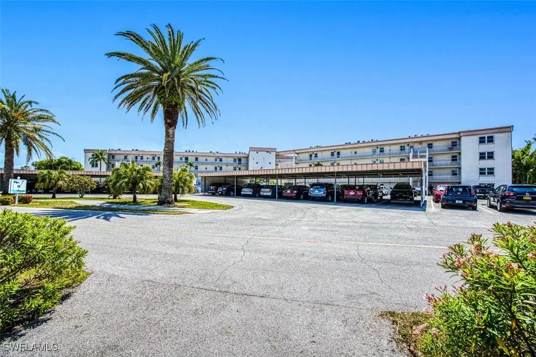 Picture of 1580 Pine Valley Dr 306, Fort Myers, FL 33907