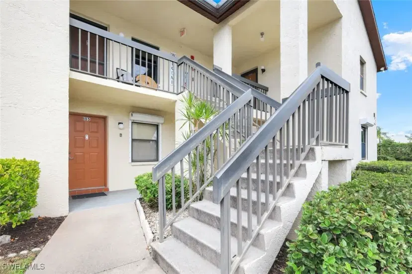 Picture of 9270 Lake Park Dr 206, Fort Myers FL 33919