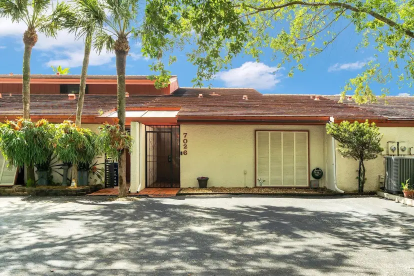 Picture of 7026 N Loch Isle Dr, Miami Lakes FL 33014