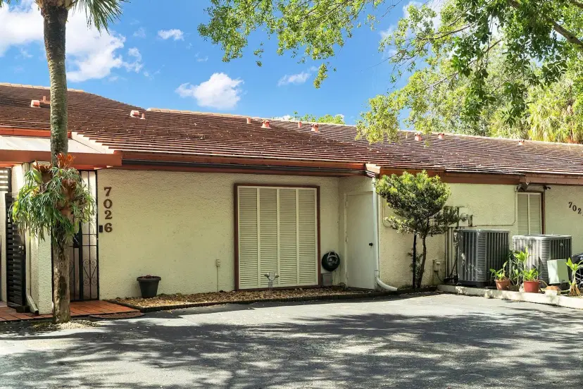 Picture of 7026 N Loch Isle Dr, Miami Lakes FL 33014