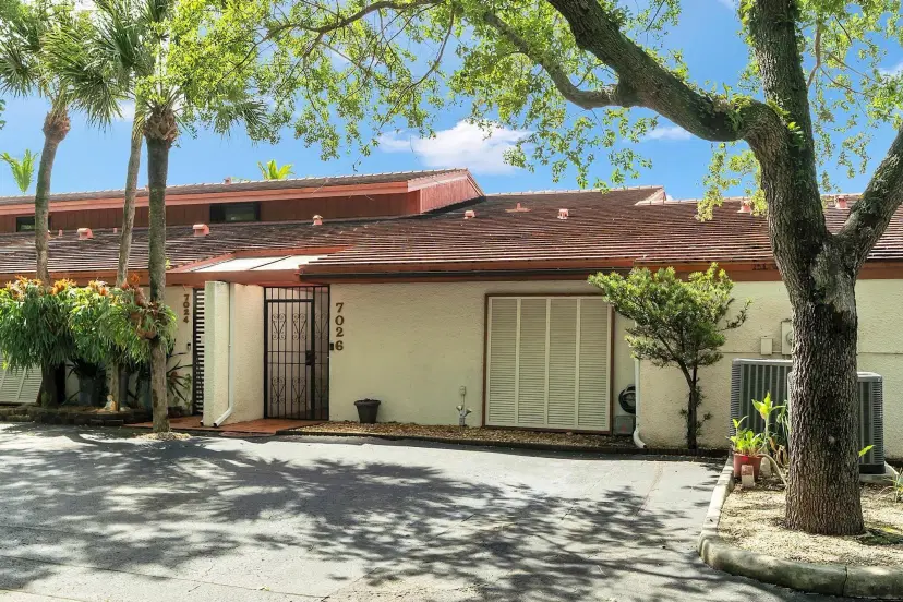 Picture of 7026 N Loch Isle Dr, Miami Lakes FL 33014