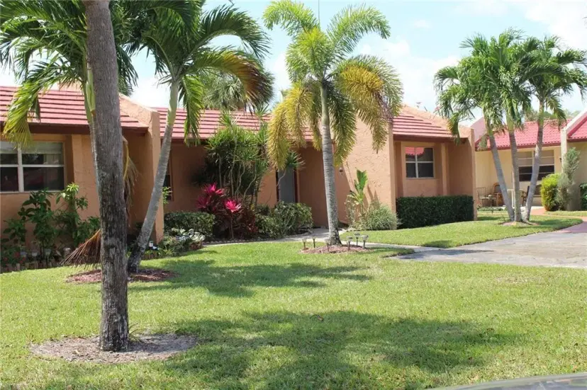 Picture of 306 Lake Helen Dr 306, West Palm Beach FL 33411