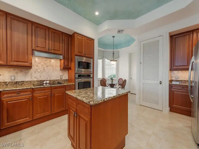 Picture of 584 Avellino Isles Cir 19102, Naples FL 34119