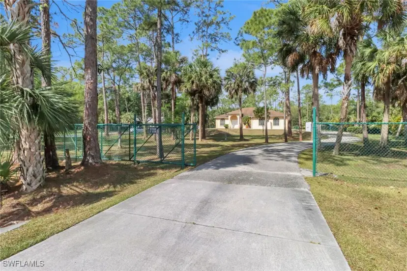 Picture of 531 5Th St Sw, Naples FL 34117