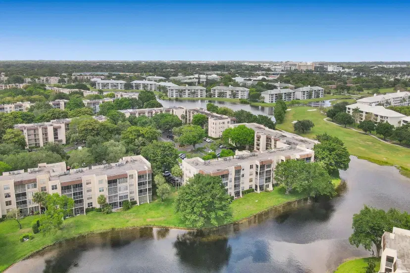 Picture of 9470 Poinciana Pl 408, Davie FL 33324