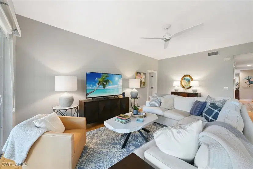 Picture of 658 Vintage Reserve Cir 7A, Naples FL 34119
