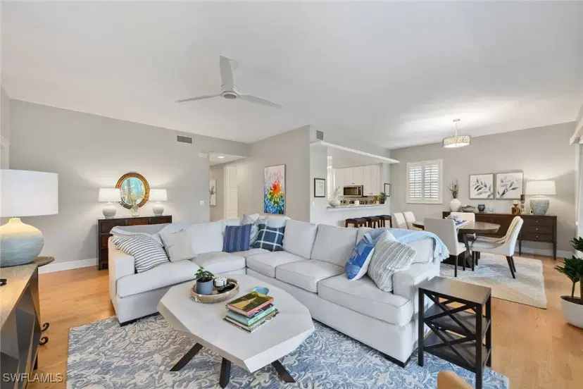 Picture of 658 Vintage Reserve Cir 7A, Naples FL 34119