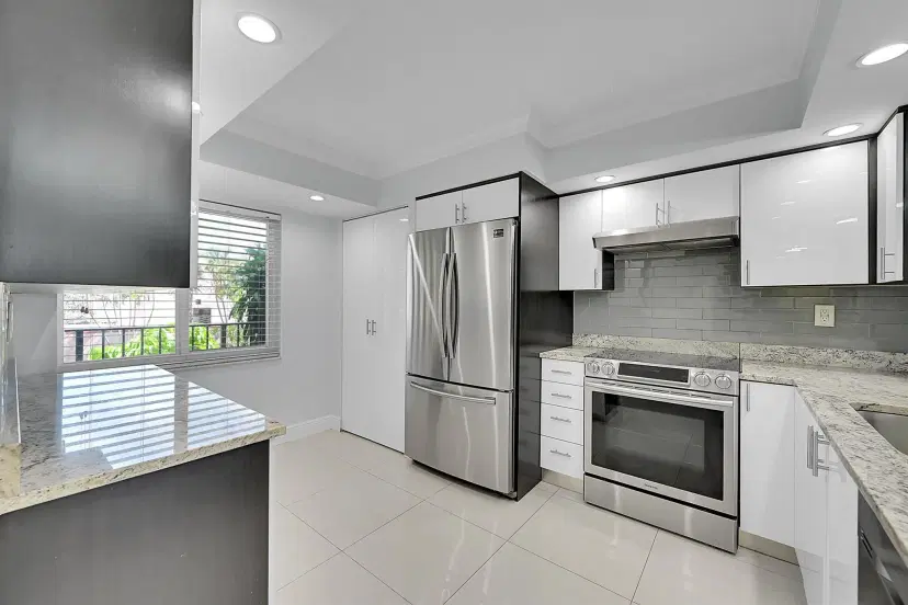 Picture of 7210 Lake Circle Drive 206, Margate FL 33063