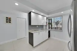 Picture of 7210 Lake Circle Drive 206, Margate, FL 33063