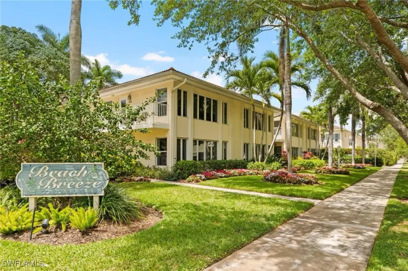 Picture of 290 4Th St S 202, Naples FL 34102