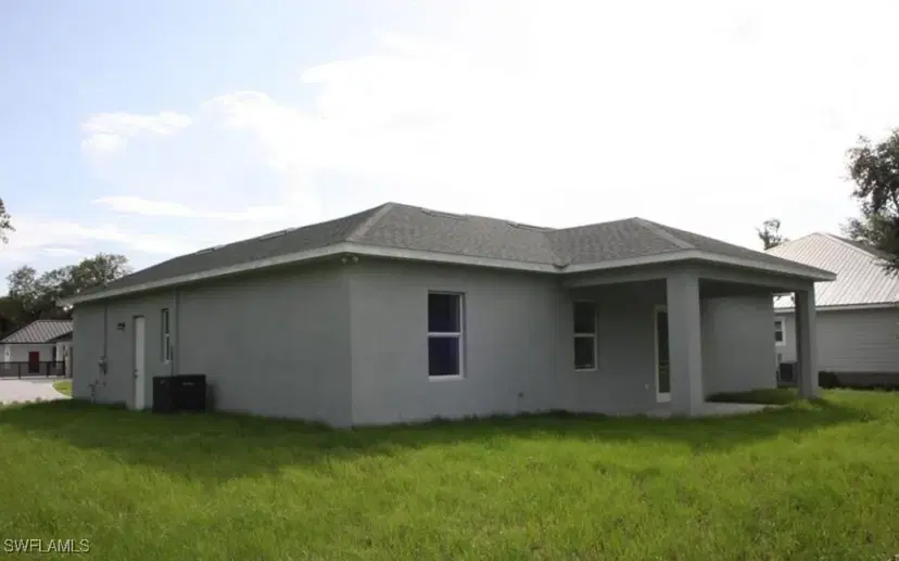 Picture of 1042 N Bronze Ct, Labelle FL 33935