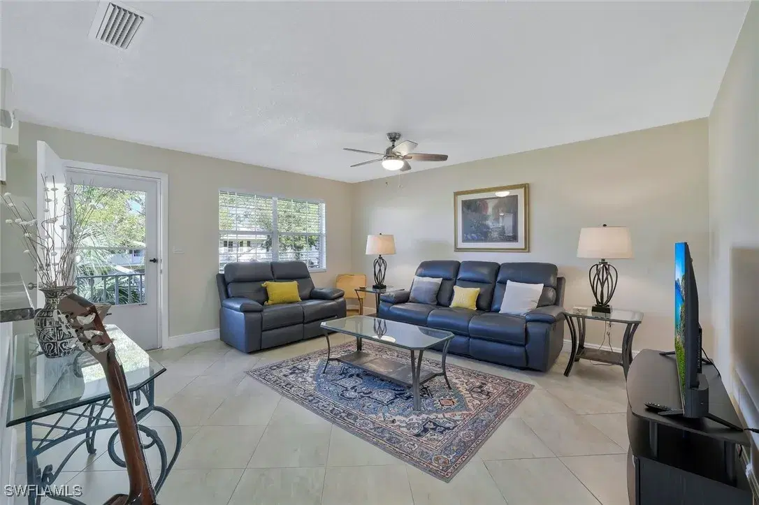 Picture of 3325 Airport Rd N H5, Naples, FL 34105