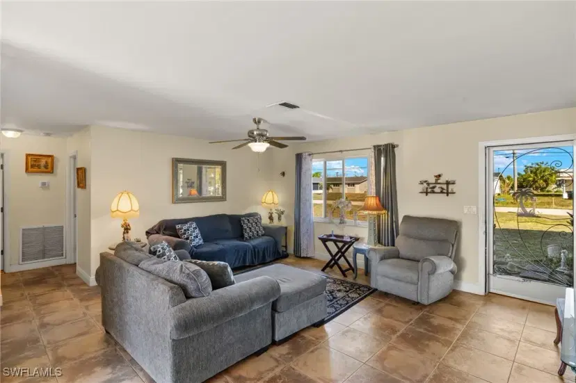 Picture of 1024 NE Pine Island Ln, Cape Coral FL 33909