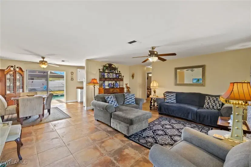 Picture of 1024 NE Pine Island Ln, Cape Coral FL 33909