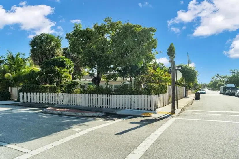 Picture of 330 S M Street, Lake Worth Beach FL 33460