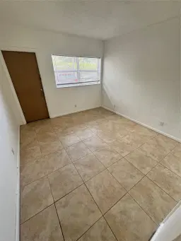 Picture of 1581 NE 34Th Ct 111, Oakland Park, FL 33334