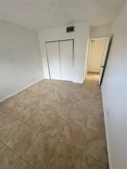 Picture of 1581 NE 34Th Ct 111, Oakland Park, FL 33334