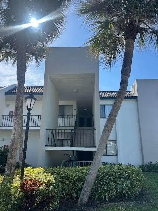 Picture of 1605 S Us Highway 1 V5-202, Jupiter FL 33477