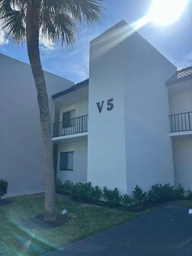 Picture of 1605 S Us Highway 1 V5-202, Jupiter FL 33477
