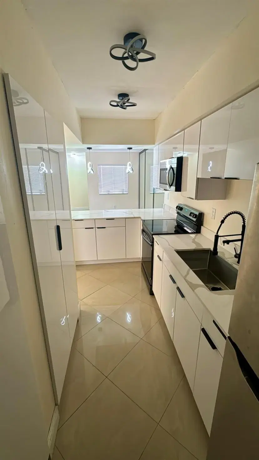 Picture of 4039 Coral Springs Dr 10, Coral Springs FL 33065