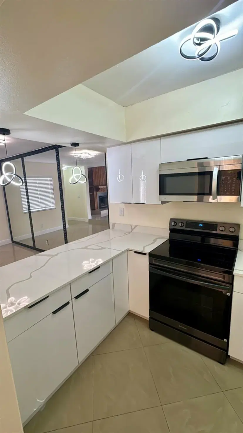 Picture of 4039 Coral Springs Dr 10, Coral Springs FL 33065