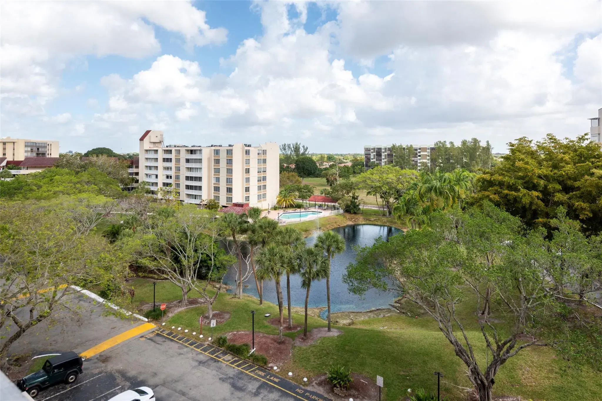 Picture of 6921 Environ Blvd 6T, Lauderhill, FL 33319