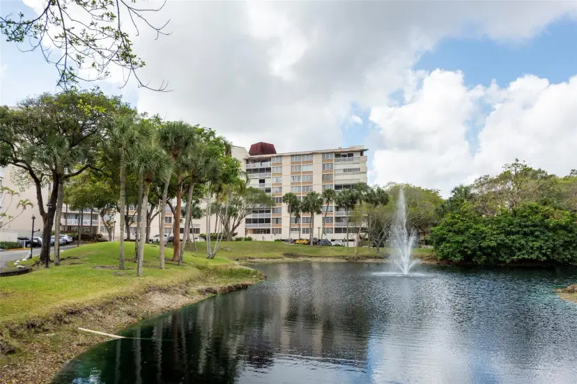 Picture of 6921 Environ Blvd 6T, Lauderhill FL 33319
