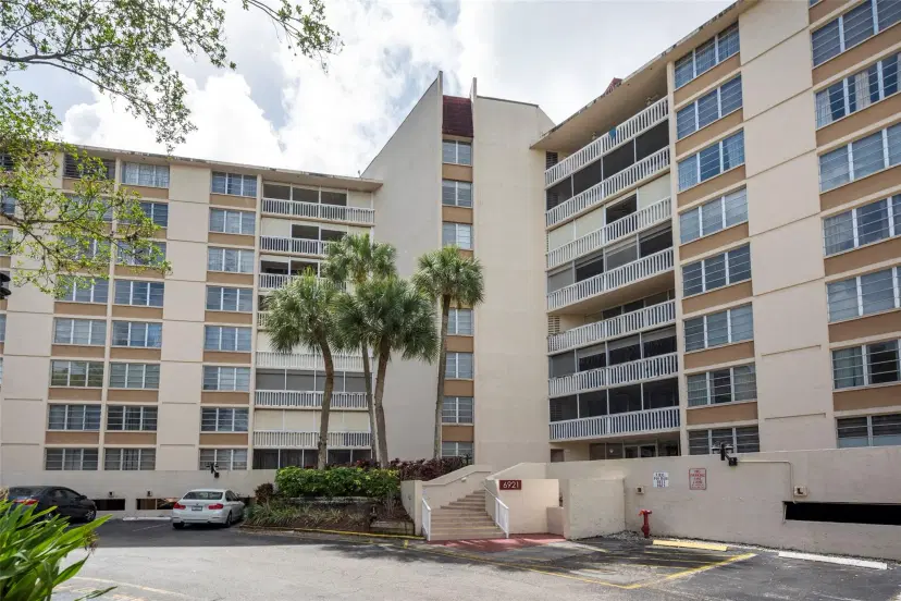 Picture of 6921 Environ Blvd 6T, Lauderhill FL 33319