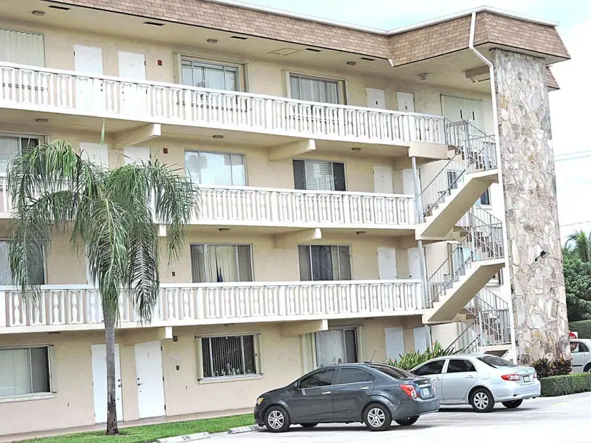 Picture of 300 Village Green Circle S 220, Palm Springs FL 33461