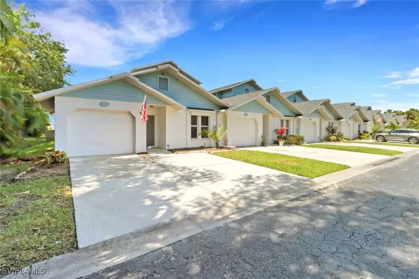 Picture of 13711 Raleigh Ln 7, Fort Myers FL 33919